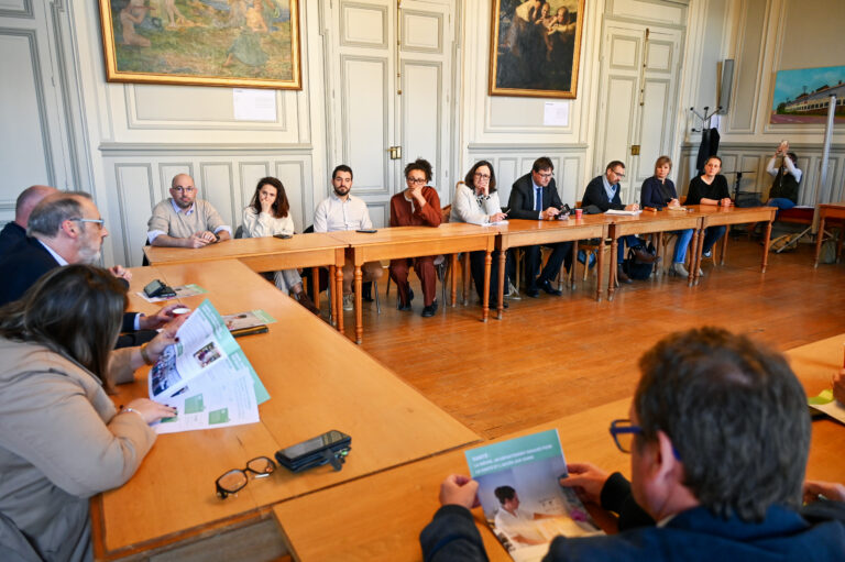 𝟲𝟳 𝗶𝗻𝘀𝘁𝗮𝗹𝗹𝗮𝘁𝗶𝗼𝗻𝘀 𝗱𝗲 𝗺𝗲́𝗱𝗲𝗰𝗶𝗻𝘀, 𝟰𝟰 𝗱𝗲́𝗽𝗮𝗿𝘁𝘀 : 𝗹𝗮 𝗡𝗶𝗲̀𝘃𝗿𝗲 𝗿𝗲𝗽𝗿𝗲𝗻𝗱 𝗱𝘂 𝘀𝗼𝘂𝗳𝗳𝗹𝗲